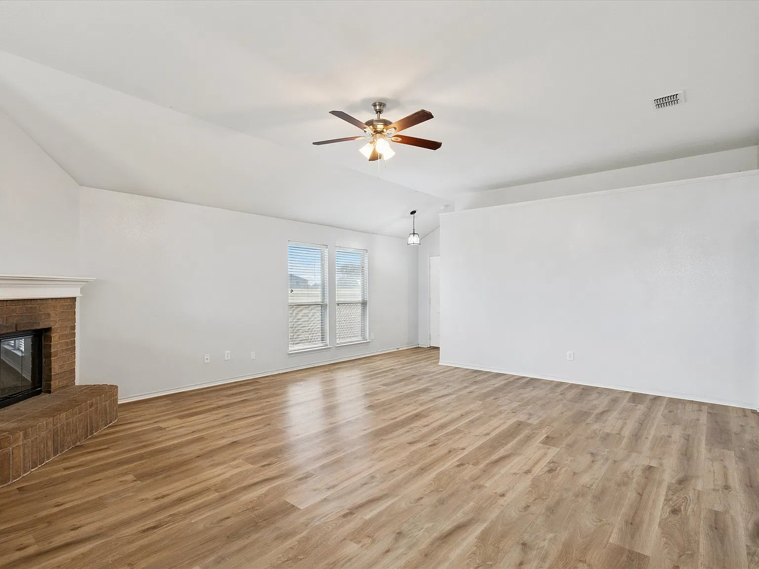 1008 Chestnut Dr — Photo 3