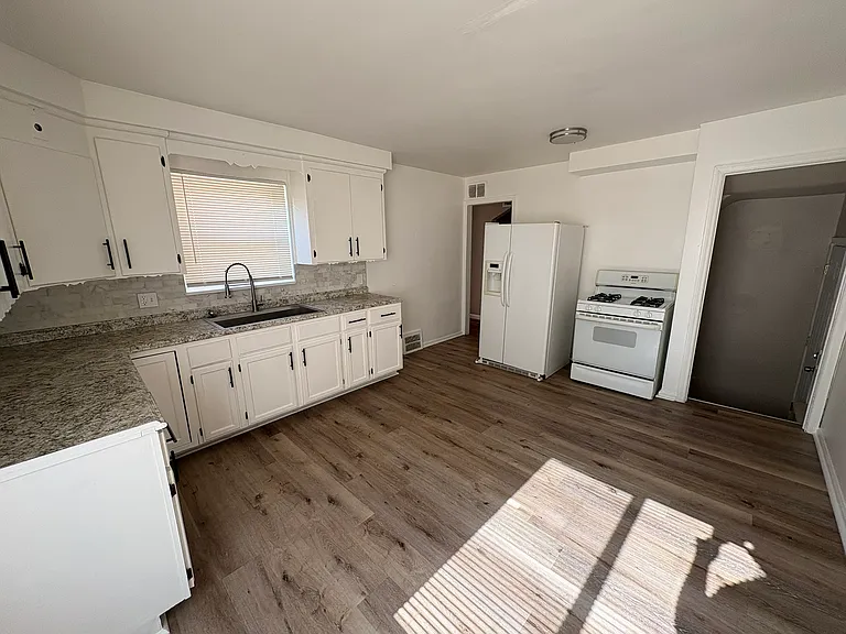 20529 Alcoy St — Photo 3
