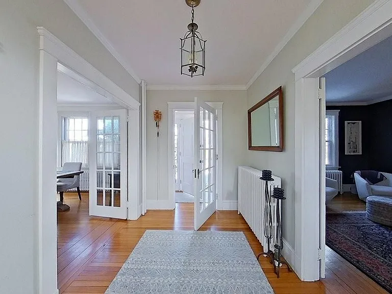 27 Cranston Ave — Photo 4
