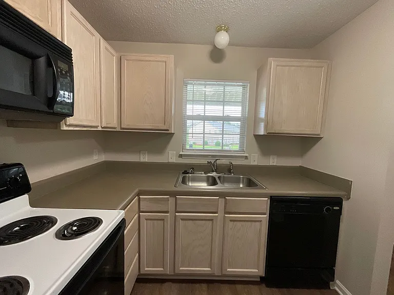 Meridian Park Apartments — Photo 77