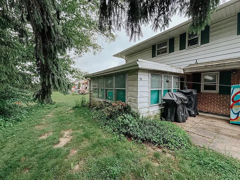 233 Hershey Dr — Photo 6