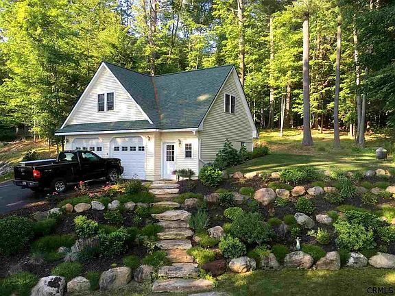 Detached garage added in 2008