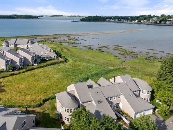 16 Schooner Ln Unit 16, Quincy, MA 02171