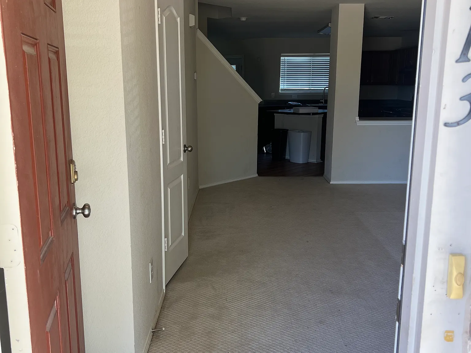 3 bed, 2.5 bath, 2600 sqft, $2,370 — Photo 3