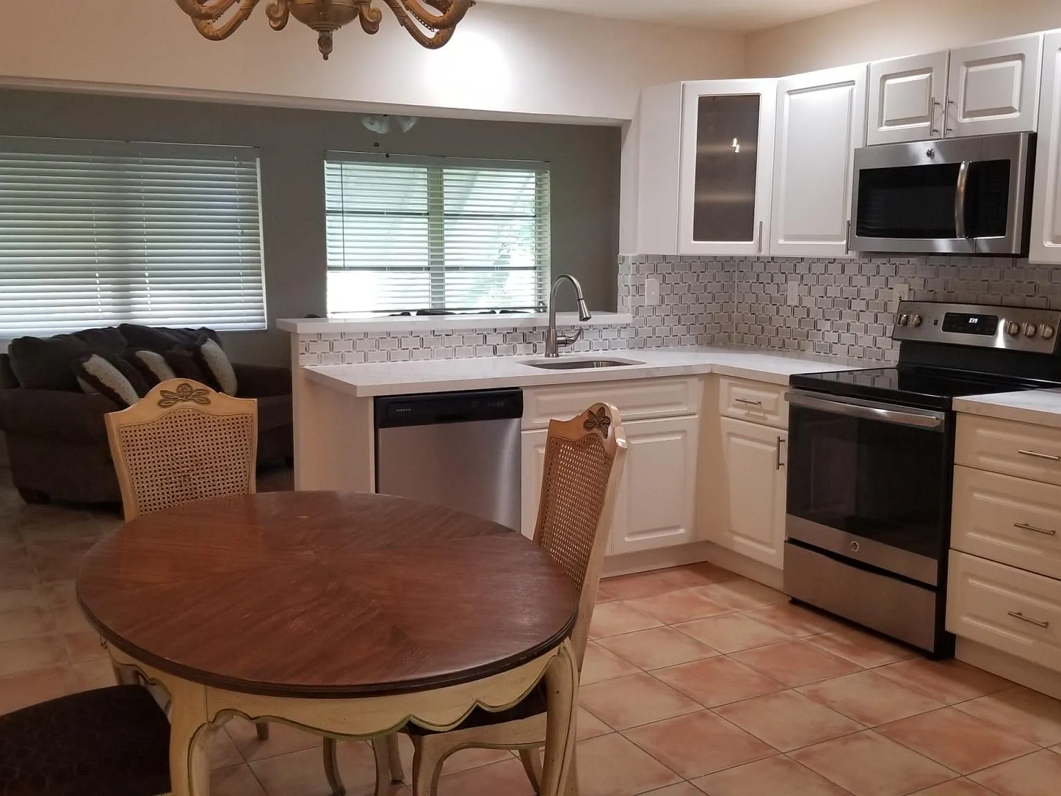 2 bed, 1.5 bath, 1168 sqft, $2,000 — Photo 4