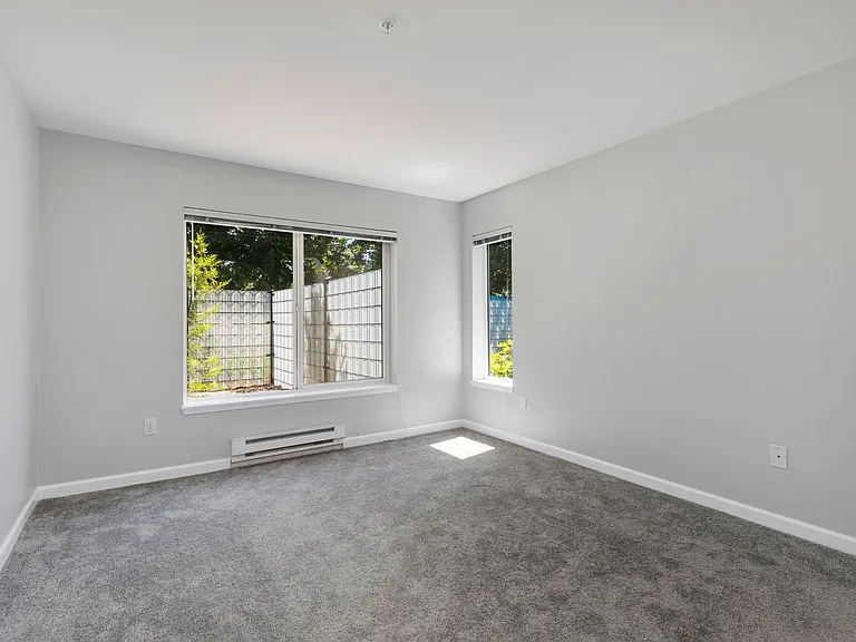 Interlake Apartments — Photo 8