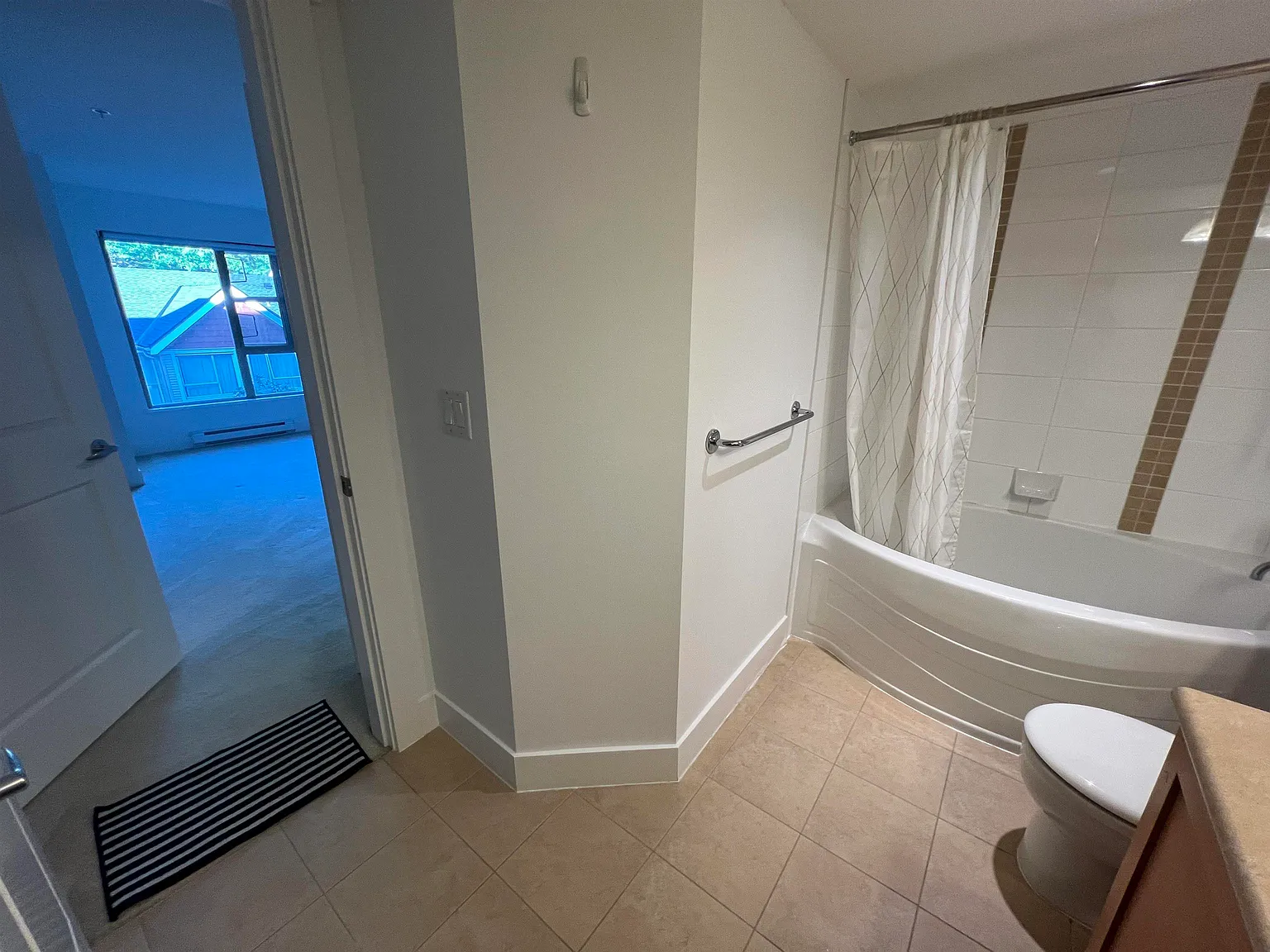 2 bed, 834 sqft, $3,500 — Photo 4