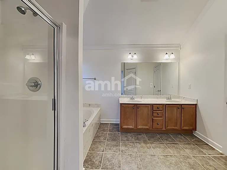 410 Vaiden Dr N — Photo 6