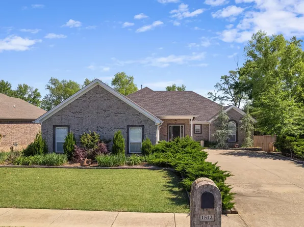 1512 Puritan Dr, Jacksonville, AR 72076