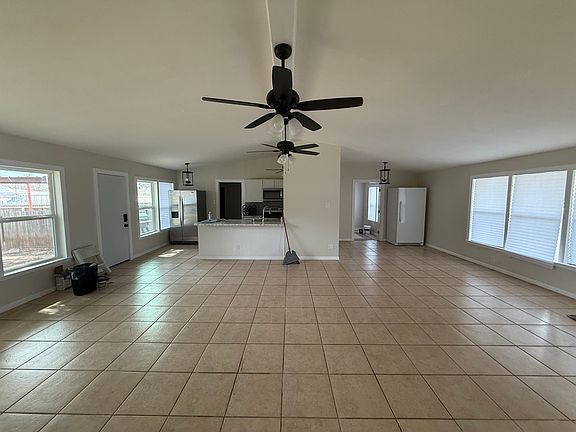 5th image of 2667 Yale Ave