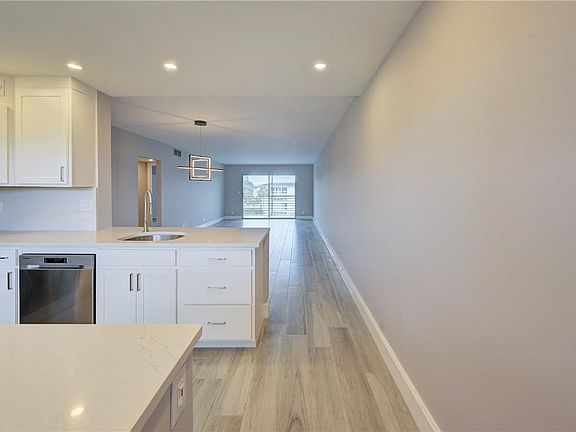 4th image of 3101 Portofino Pt #C4
