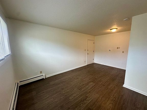 5th image of 1465 Meadowview Dr #1