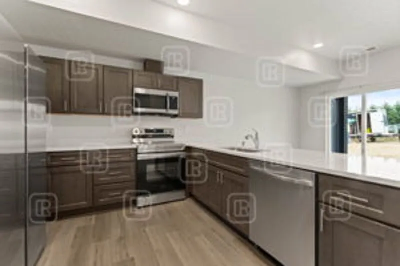 3 bed, 2.5 bath, 1639 sqft, $2,095 — Photo 2