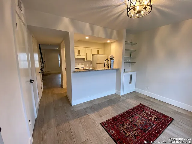 2811 Woodbury St #403 — Photo 8