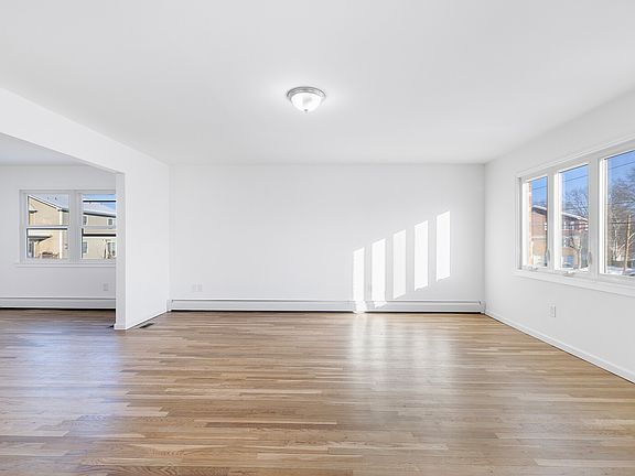 4th image of 33 E Joseph St #1