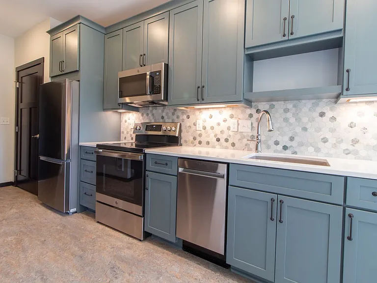 802 S Lake Ave #3 — Photo 3