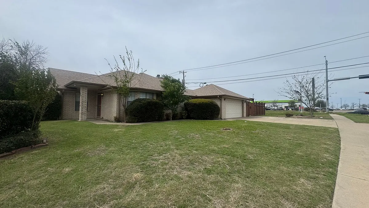 Building Photo - 3701 Water Oak Dr