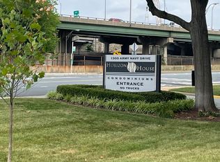 1300 Army Navy Dr APT 525, Arlington, VA 22202