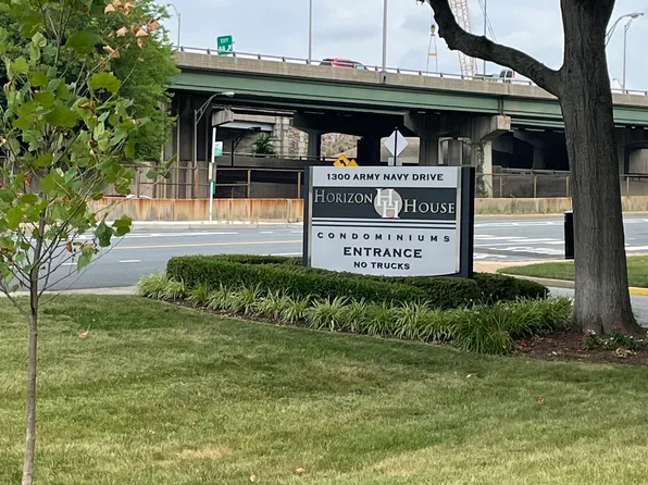 1300 Army Navy Dr, Arlington, VA