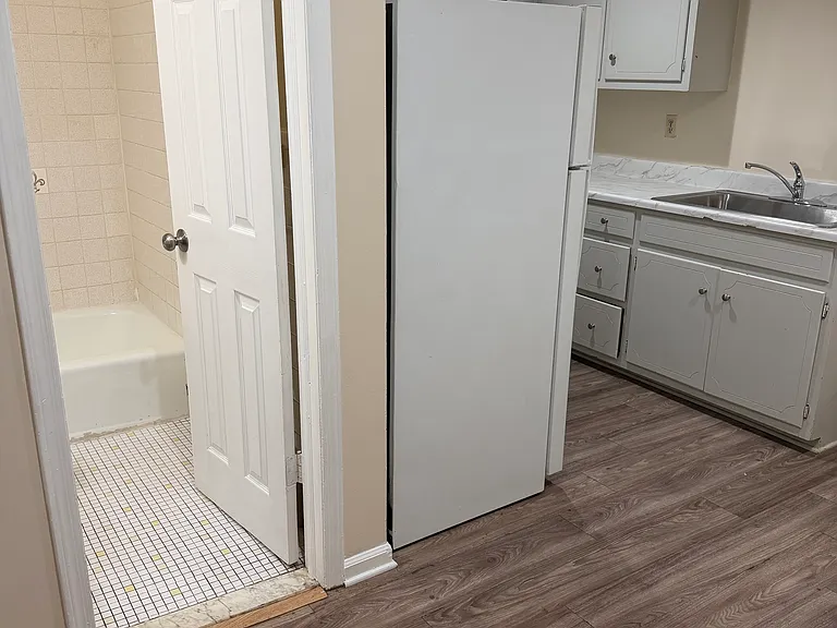 240 S Main St #4 — Photo 9