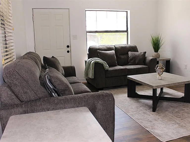 520 Hacienda Ct — Photo 5