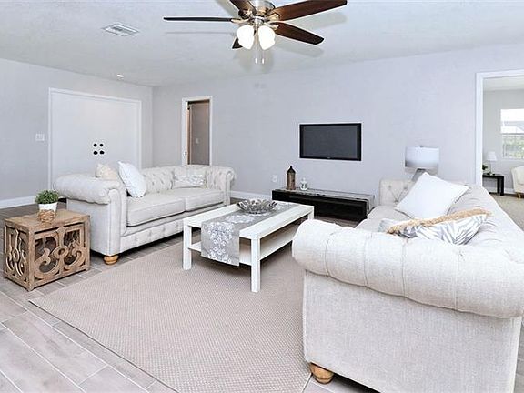 4th image of 7458 N Leewynn Dr