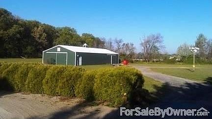 32 x 80 pole barn with concrete floor
						:
						100-amp elec, phone, insulation, water, cupola