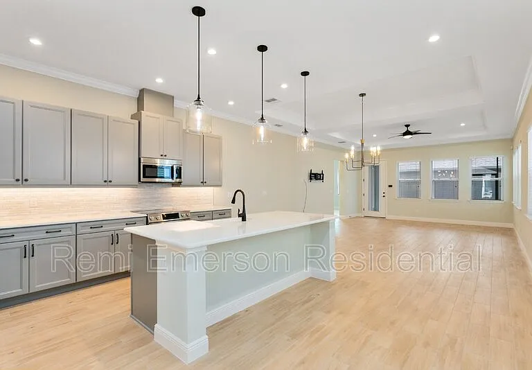 8828 Sperry St — Photo 3