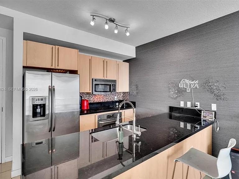 79 SW 12th St #1605 — Photo 3