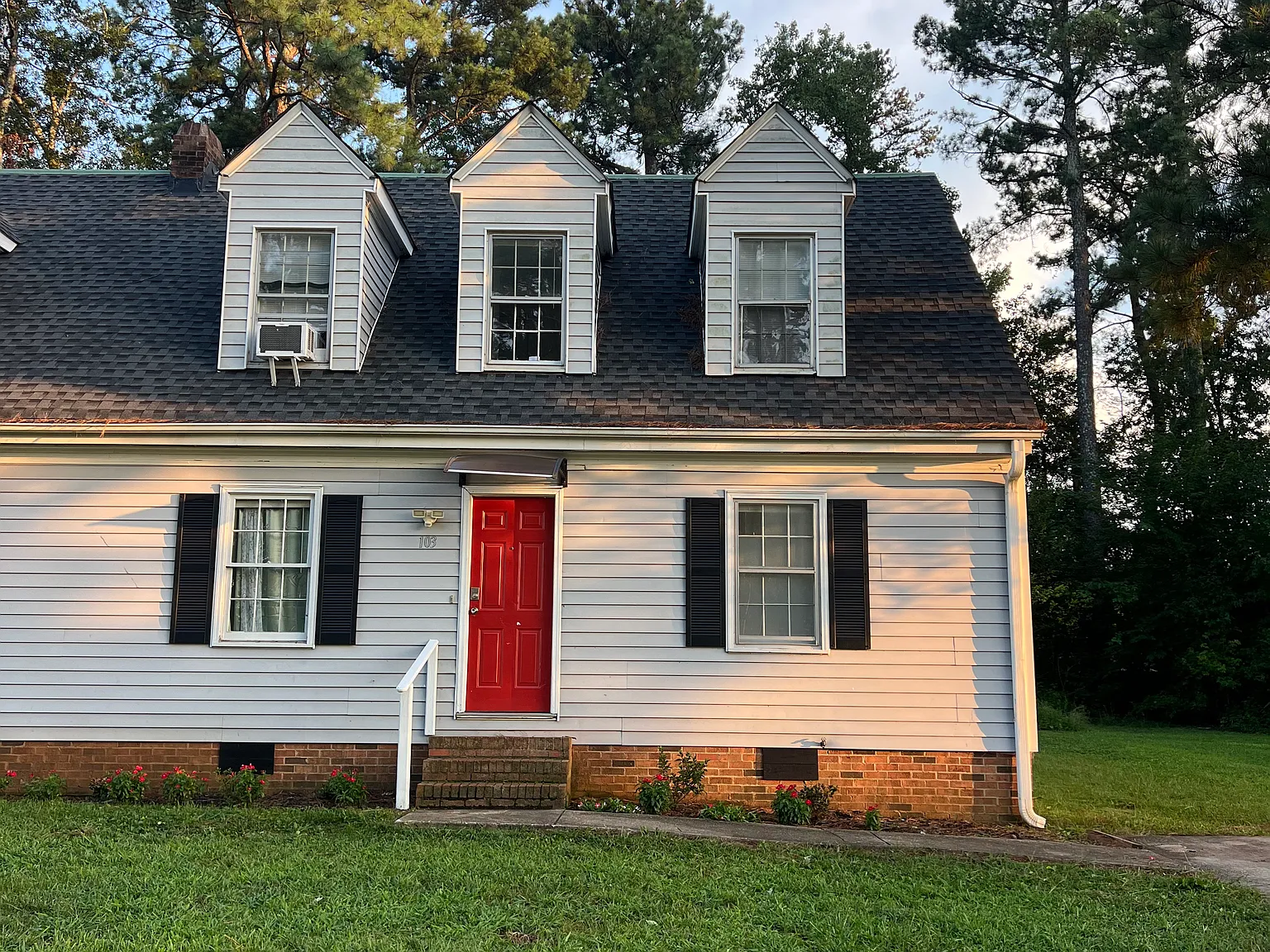 3 bed, 1265 sqft, $1,350 — Photo 1