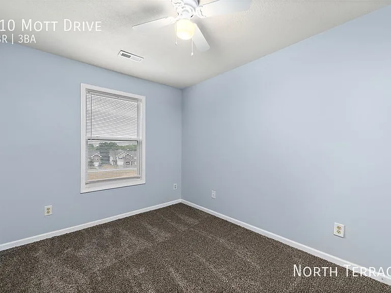 210 Mott Dr — Photo 7