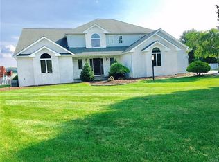 1147 Wellington Cir, Laurys Station, PA 18059
