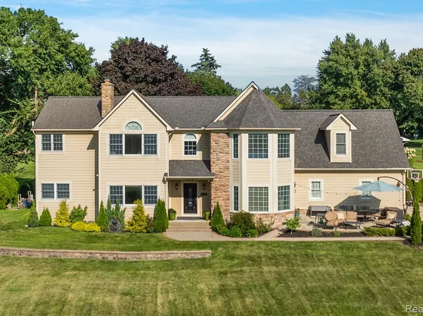 1370 Fieldway Dr, Bloomfield Hills, MI 48302