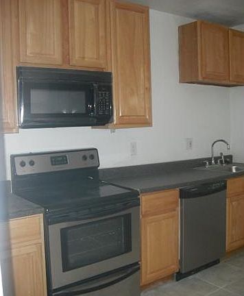 5th image of 833 N Monroe St
