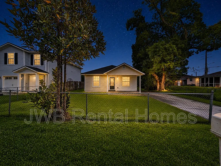 9315 1st Ave — Photo 11