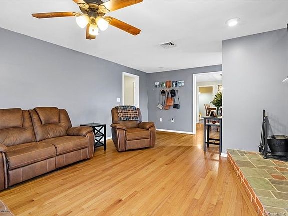 5th image of 118 Evergreen Rd