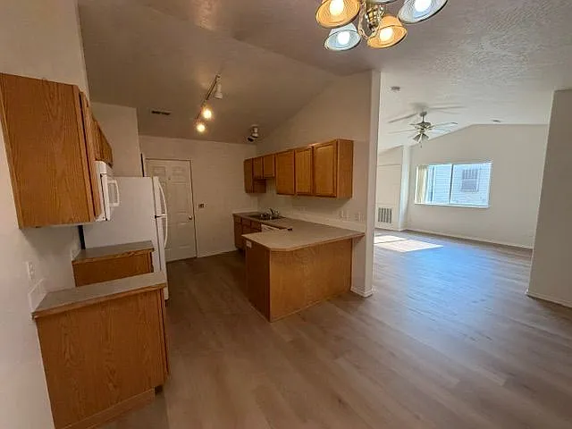 108 E Jadynn Ct — Photo 3