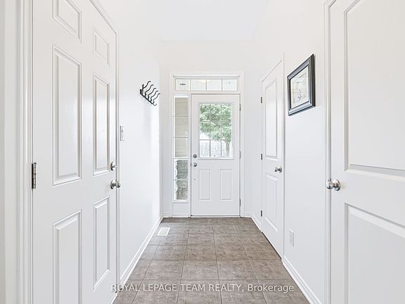 5th image of 490 Dundonald Dr