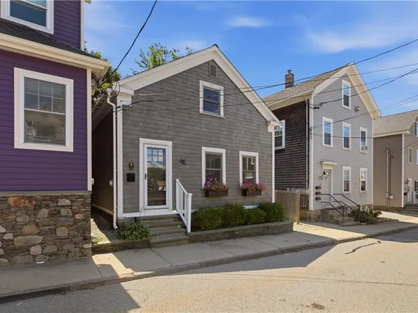 45 Holland St, Newport, RI 02840