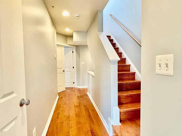 11034 Amherst Ave — Photo 25