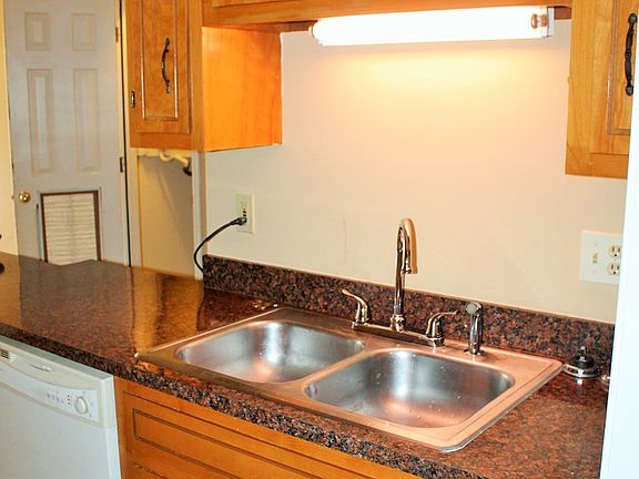 4th image of 85 Lawn St APT C
