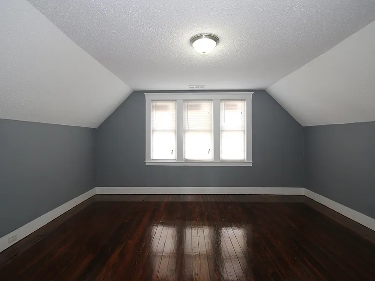 168 Chatham — Photo 11