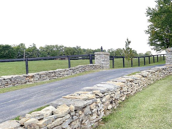 4th image of 890 Hicks Pike