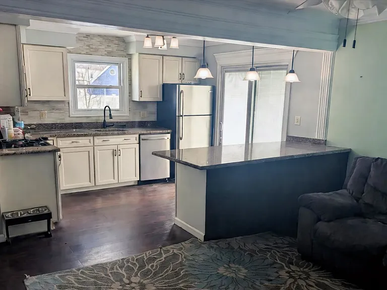 14 Paul Pl — Photo 3