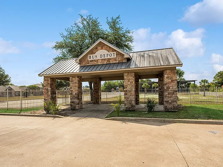 Fountains at Tidwell Apartments & The Enclave — Photo 26
