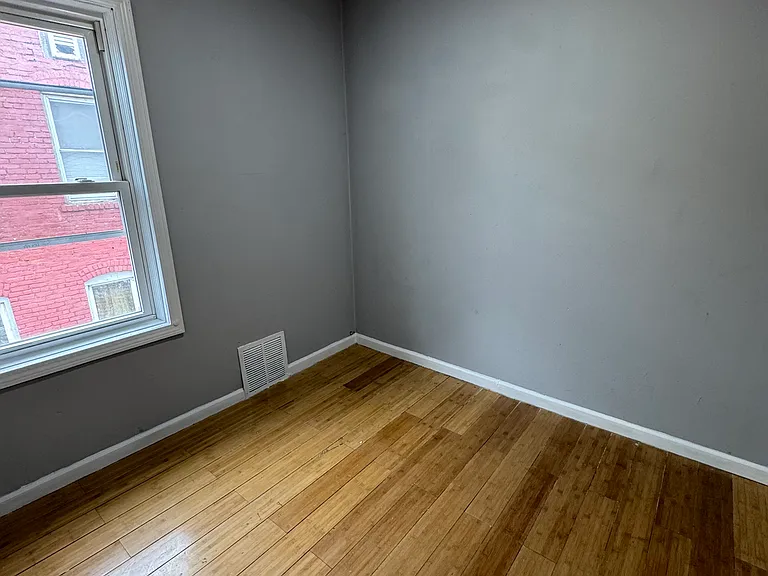 52-54 Ives Ct #3 — Photo 17