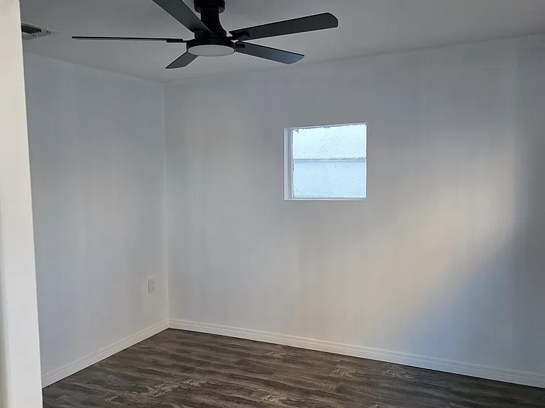 1638 S Berendo St — Photo 11