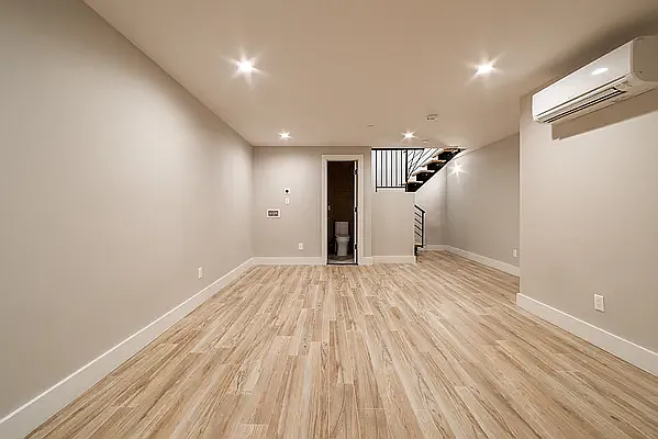 Rented by Friedman Mayer, LREB | media 4