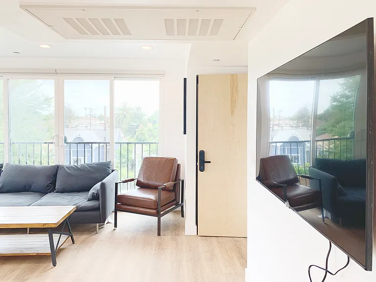 1436 W 36th Pl — Photo 18