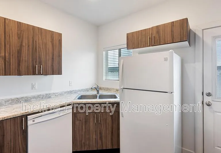 1389 Northfield Rd #8 — Photo 4